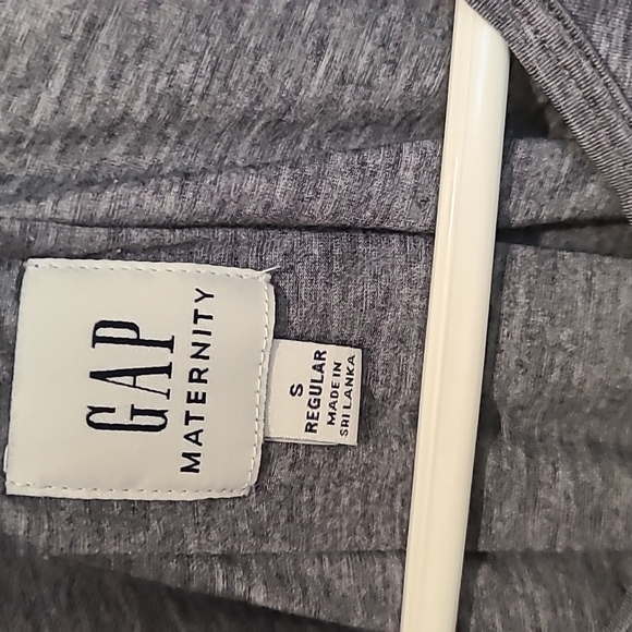 2 for $15! Gapfit Maternity Excercise Tank - Picture 3 of 4